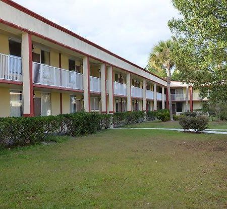 Budget Inn Of Deland Exterior photo