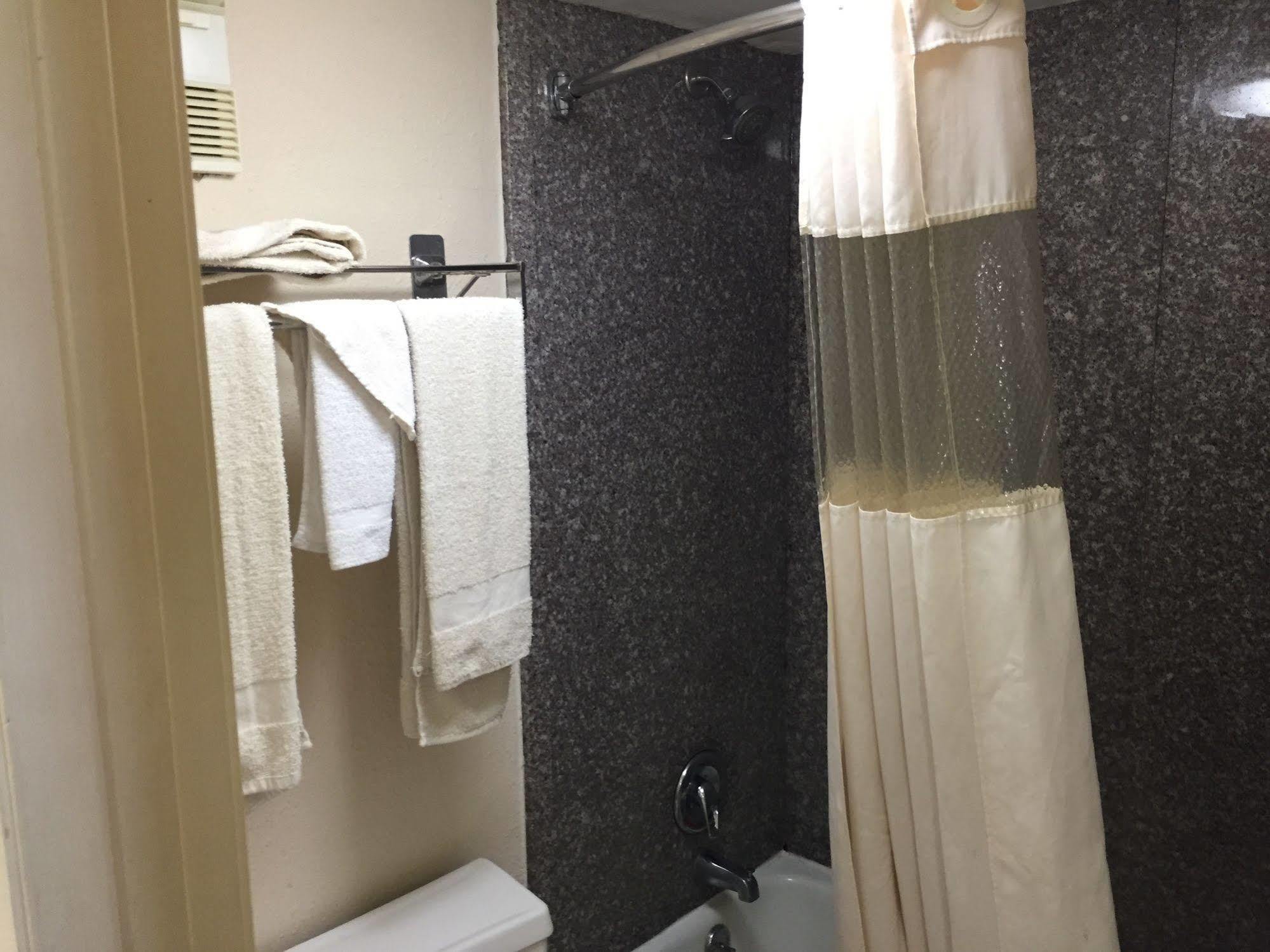 Budget Inn Of Deland Exterior photo