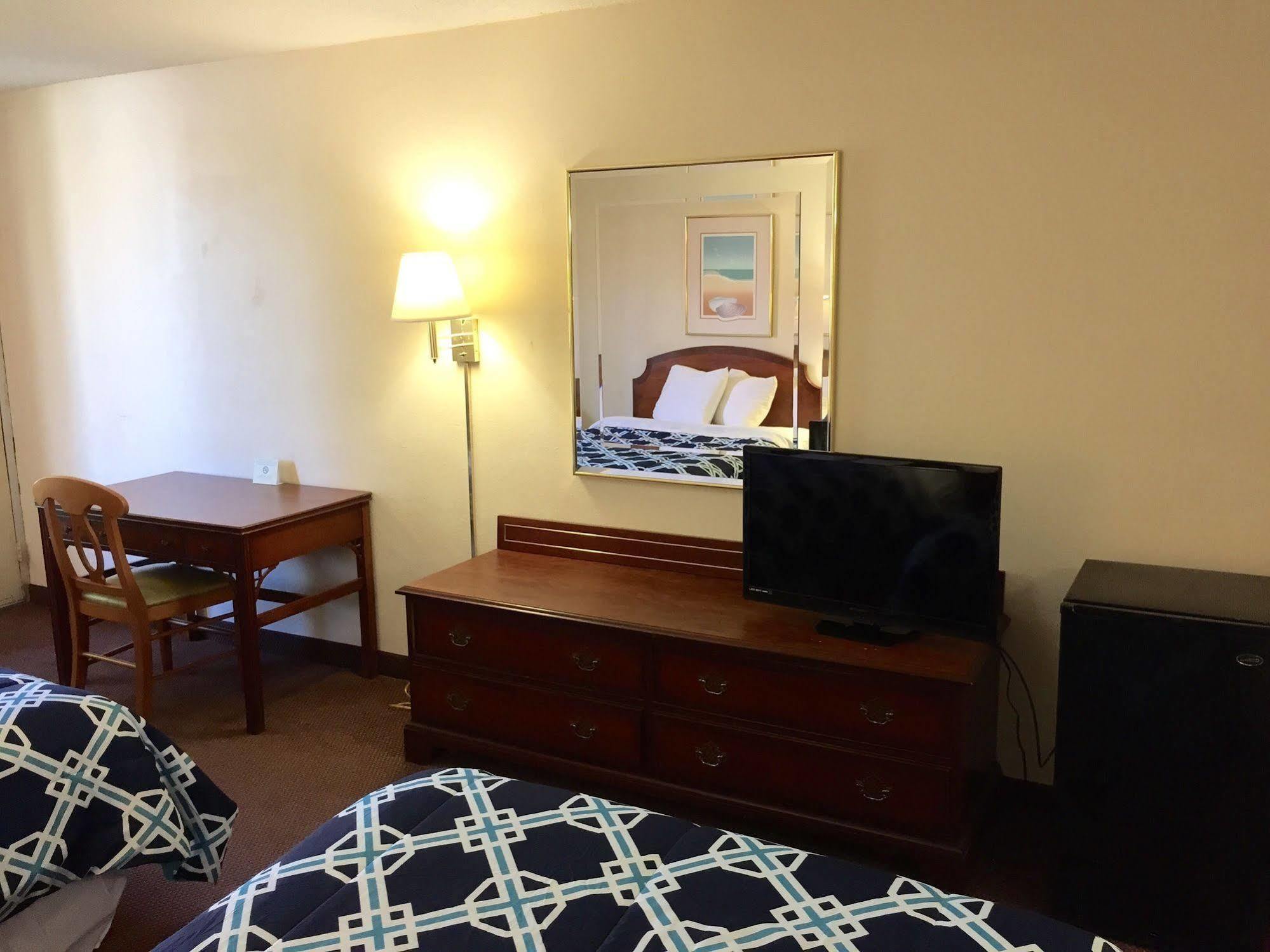 Budget Inn Of Deland Exterior photo