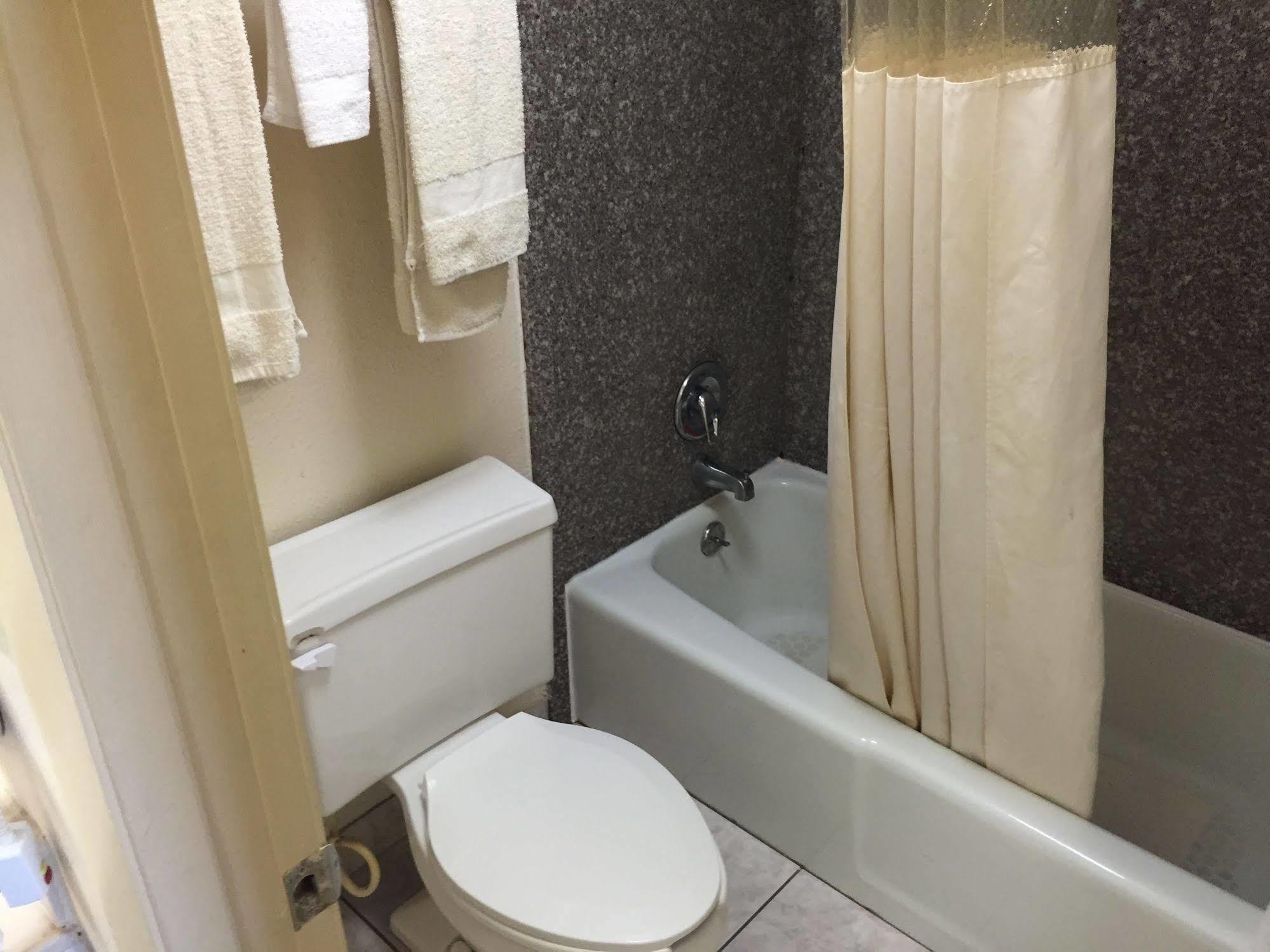 Budget Inn Of Deland Exterior photo
