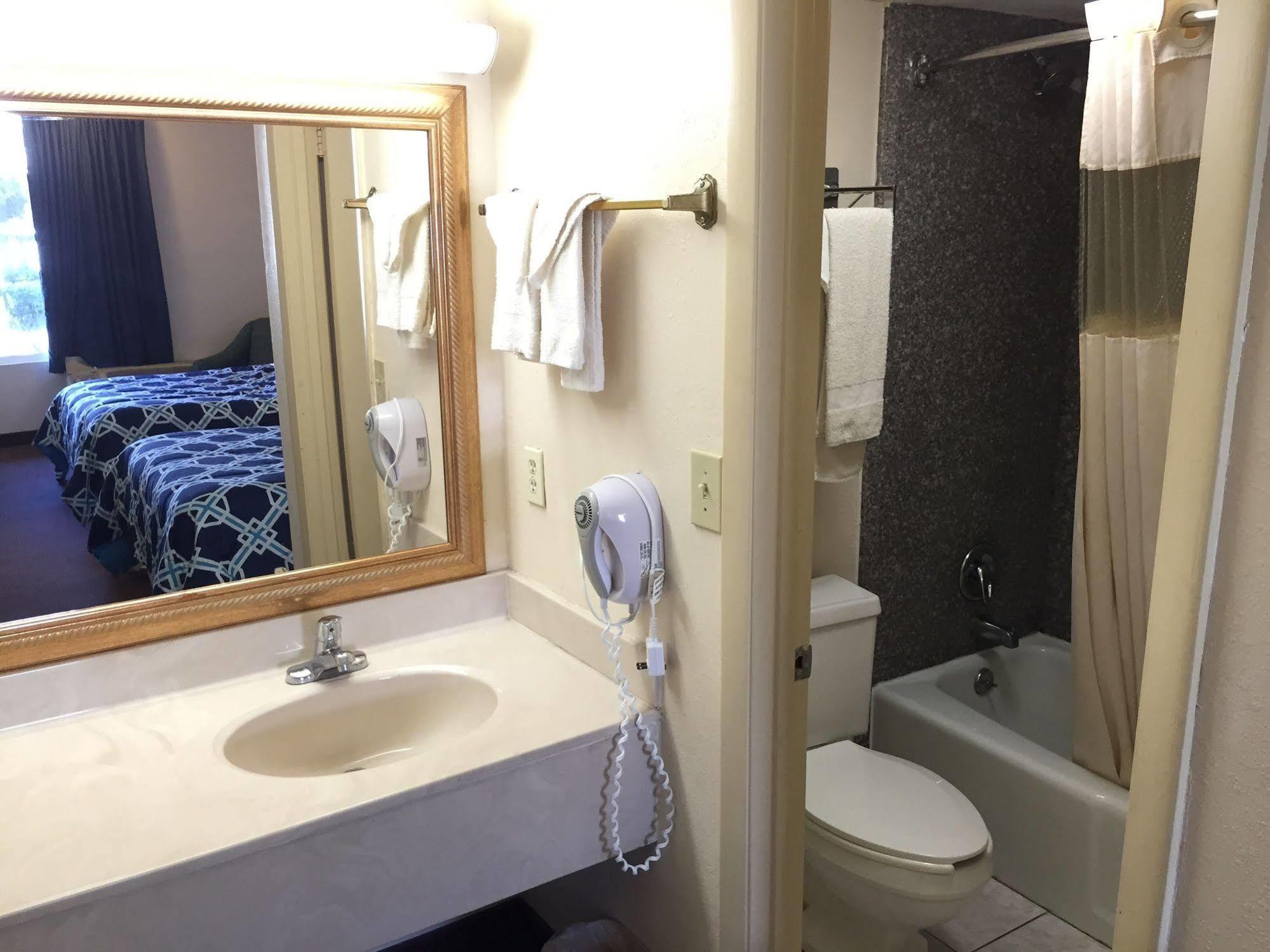 Budget Inn Of Deland Exterior photo