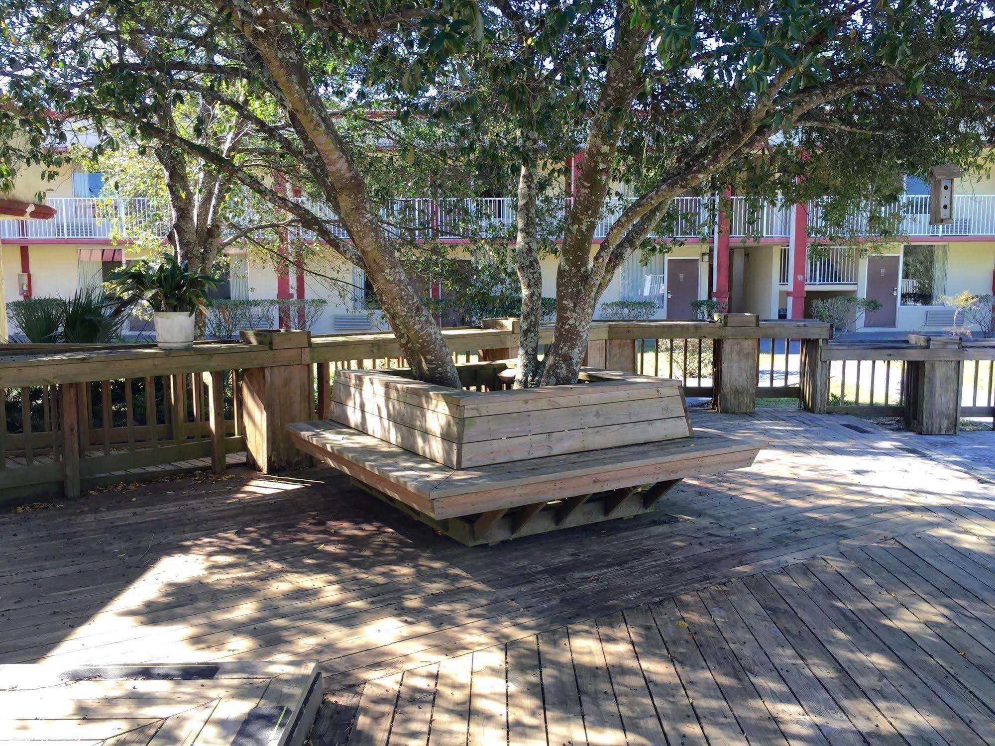 Budget Inn Of Deland Exterior photo