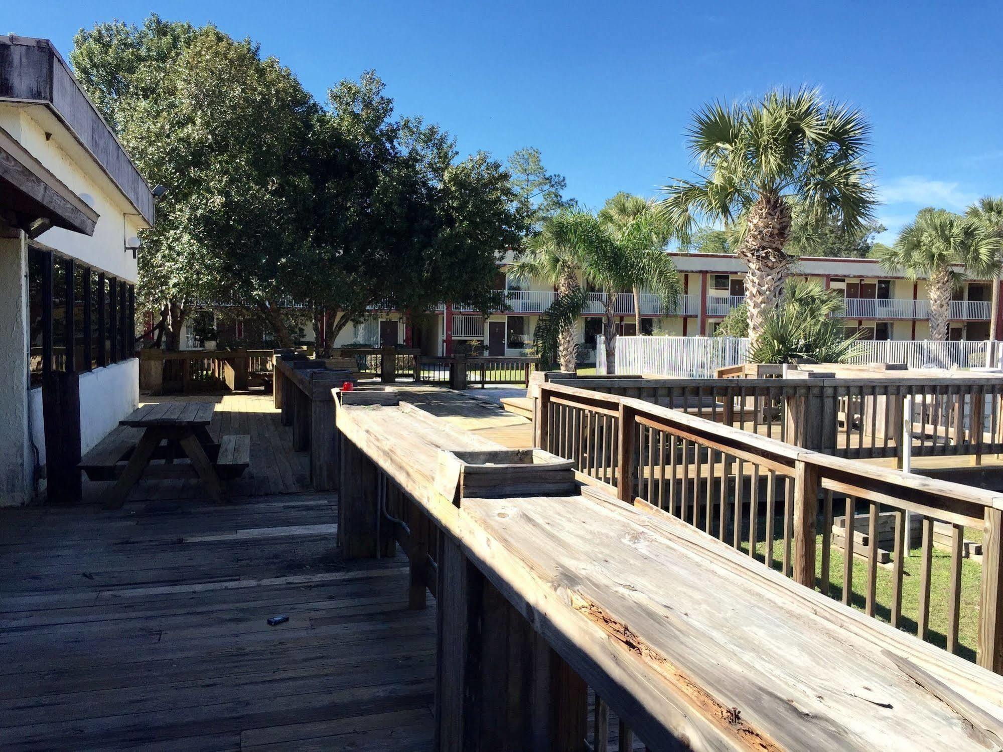 Budget Inn Of Deland Exterior photo