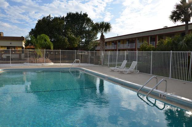 Budget Inn Of Deland Exterior photo
